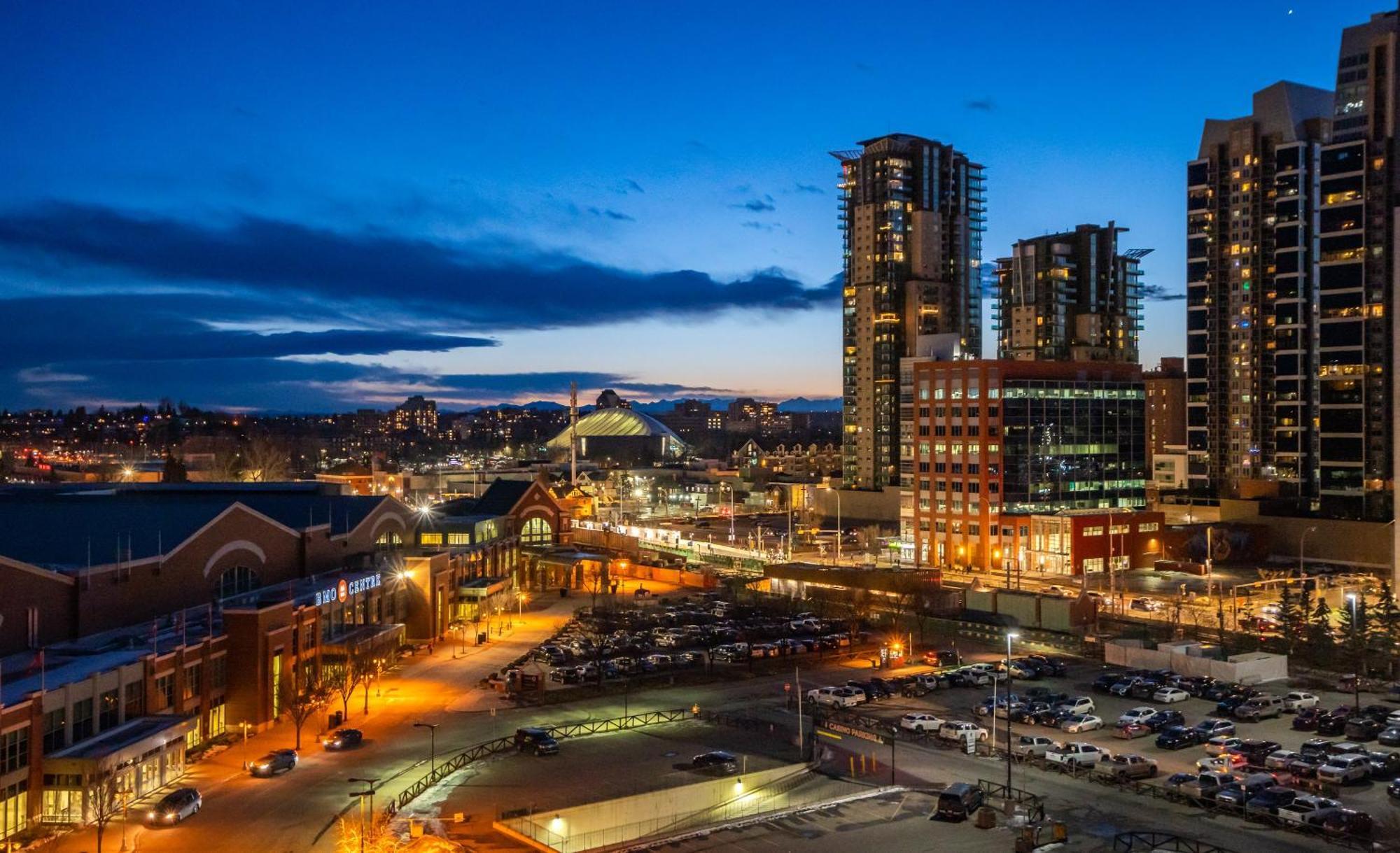 カルガリー Stunning 34Th Floor Views, Prime Downtown Location - Near Stampede, Casino, Bars! Free Banff Pass, Parking, Wine!ヴィラ エクステリア 写真